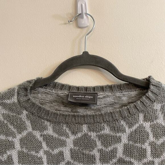 Wooden Ships Grey Giraffe Print Crew Neck LS Sweater Wool Blend Size S/M Cozy - Picture 3 of 13